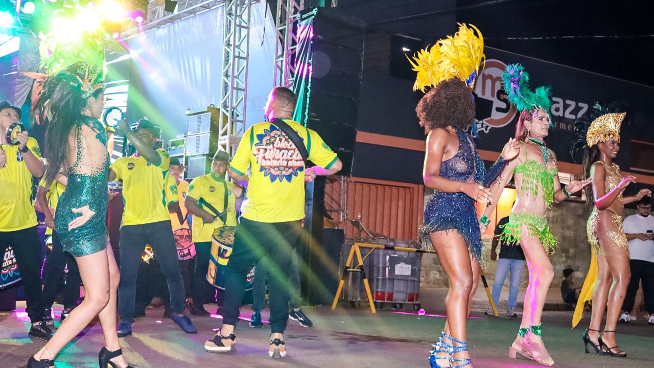 Foto 86 de 238 — Trabiju Folia 2026 arrasta multidão com Bloco Furacão, Santa Maria e DJ Joantony; veja fotos